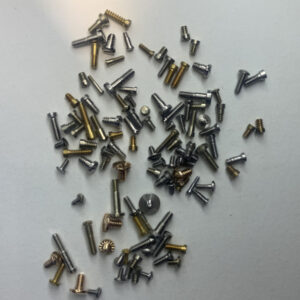 CO23 Assortiment messing en nikkelen schroefjes voor brillen en brilmonturen, ca 100 st. Zwitserland