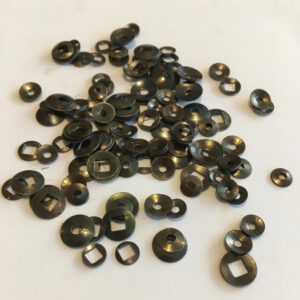 R27 Set stalen bolle ringen zwart/blauw met rond en vierkant gat voor wijzeras. ca 140 st.