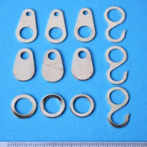 set messing haken, ogen, eindstukken en ringen voor schakkelketting (23-26).